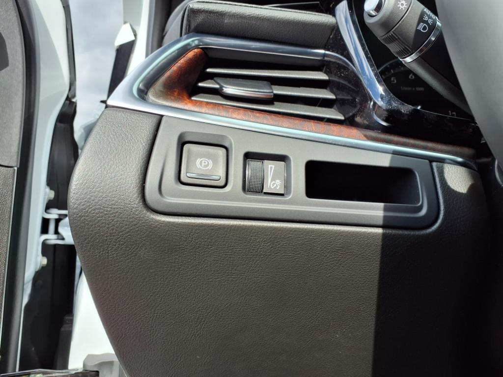new 2025 Cadillac XT5 car, priced at $56,555