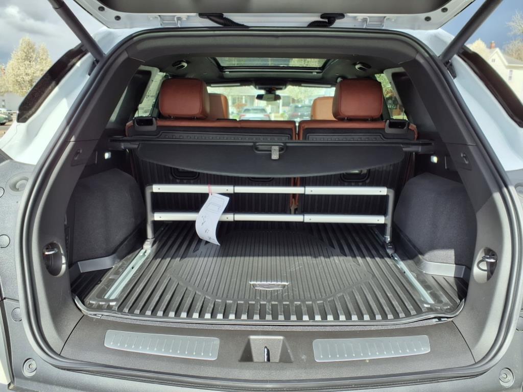 new 2025 Cadillac XT5 car, priced at $56,555