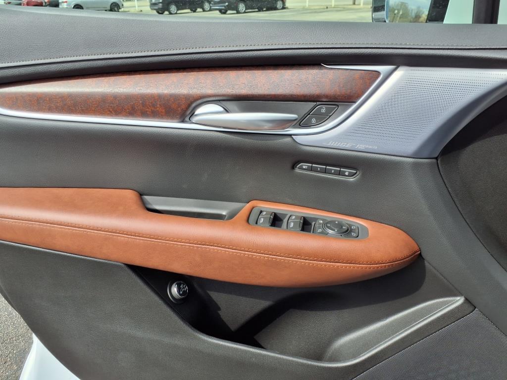 new 2025 Cadillac XT5 car, priced at $56,555