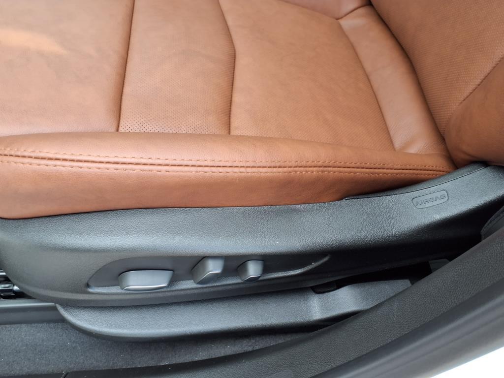 new 2025 Cadillac XT5 car, priced at $56,555