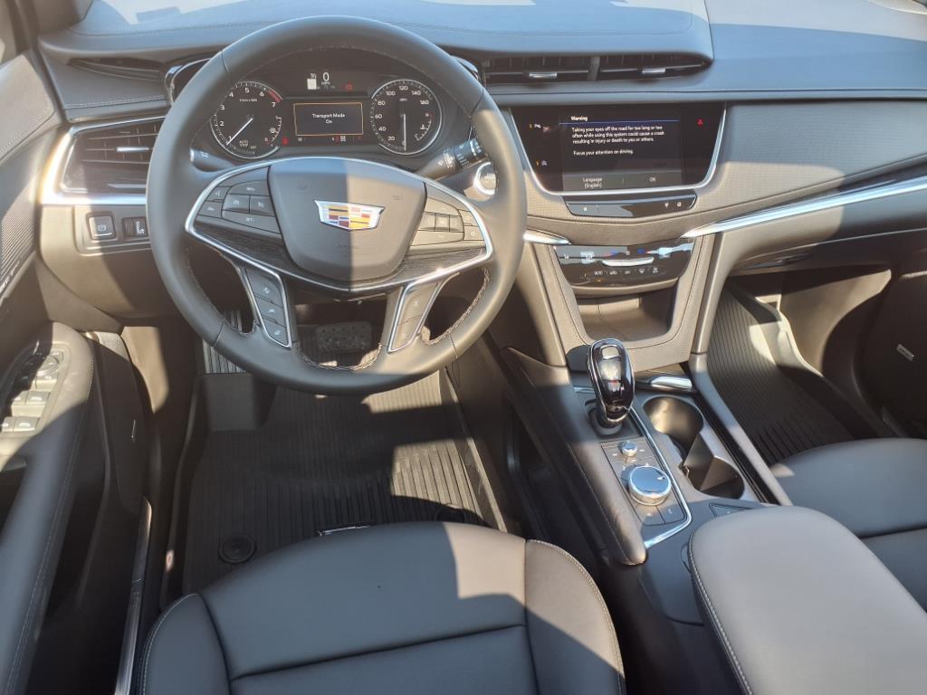 new 2025 Cadillac XT5 car, priced at $53,640