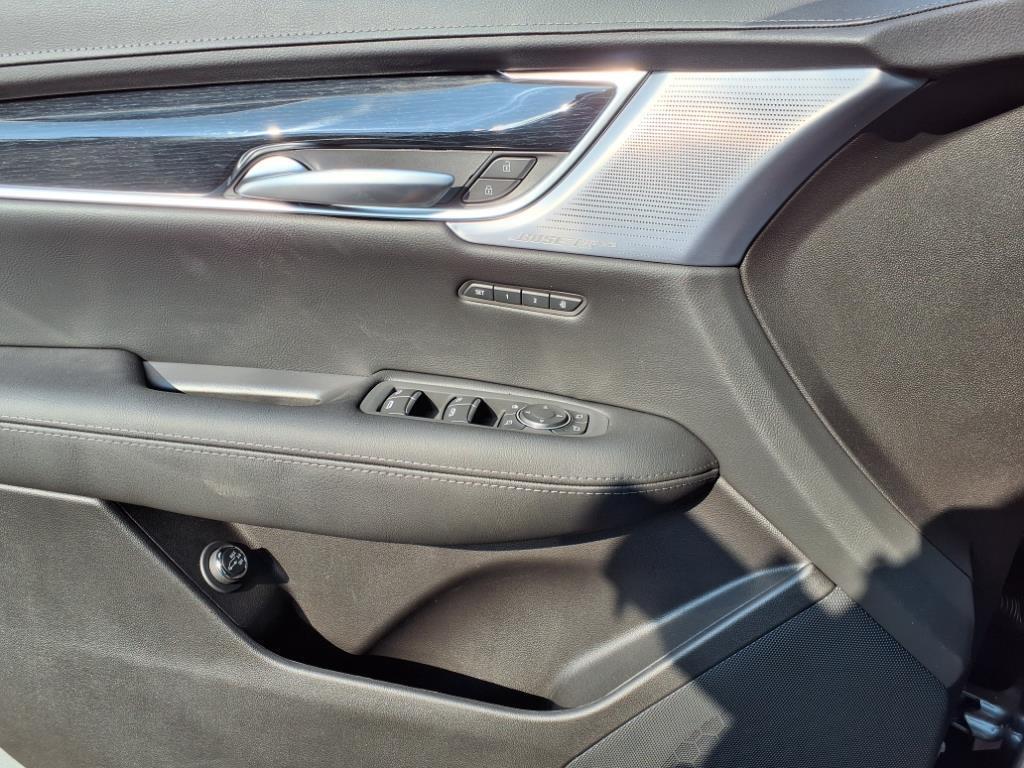 new 2025 Cadillac XT5 car, priced at $53,985