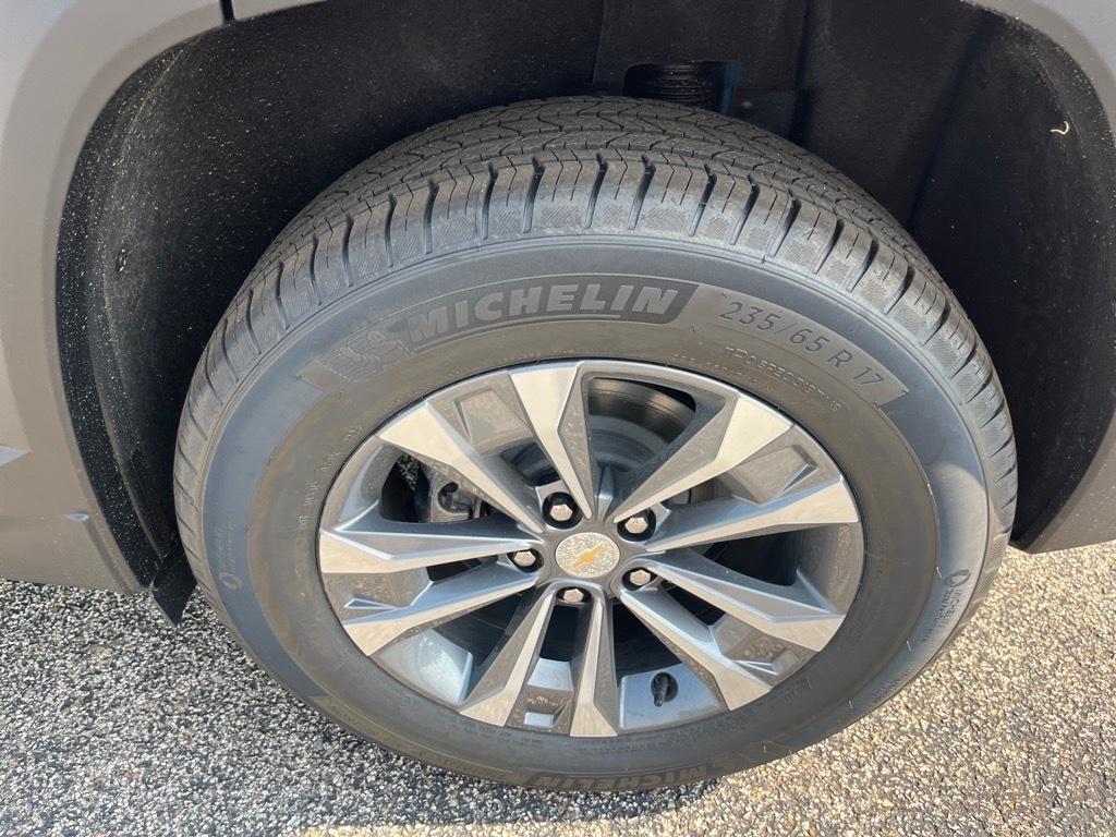 new 2026 Chevrolet Equinox car, priced at $30,004