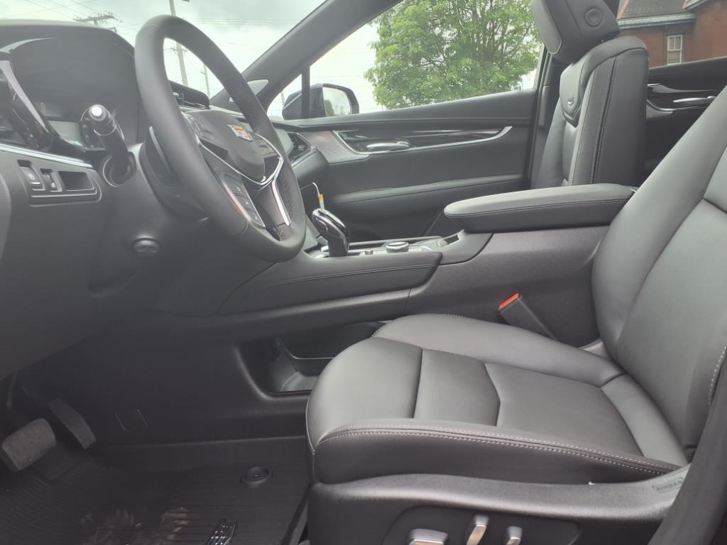 new 2025 Cadillac XT5 car, priced at $53,610