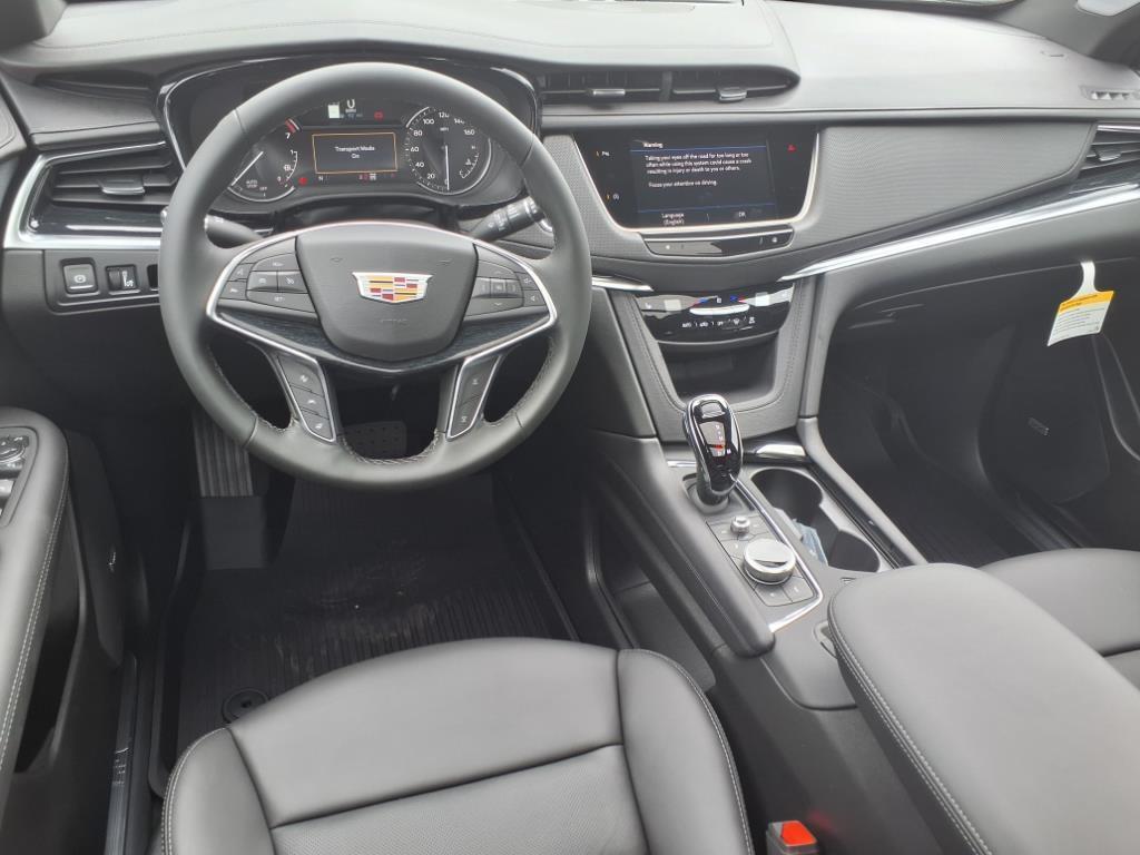 new 2025 Cadillac XT5 car, priced at $53,610