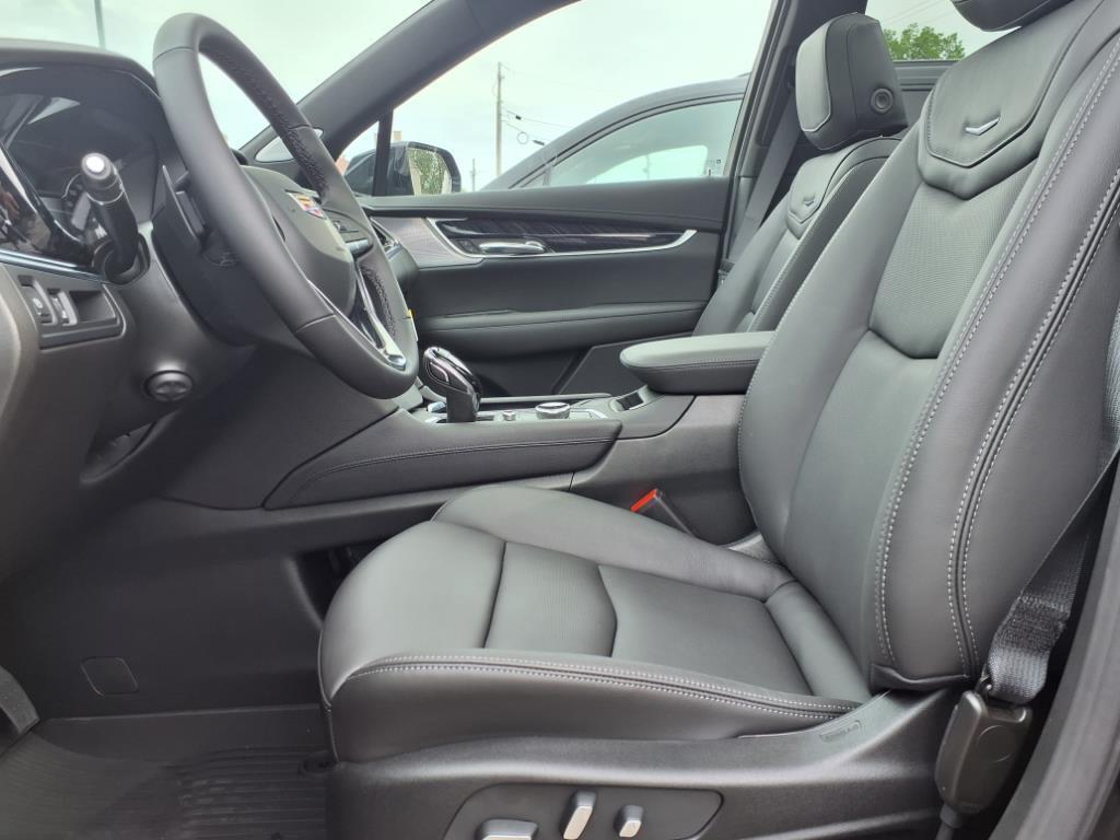 new 2025 Cadillac XT6 car, priced at $58,765