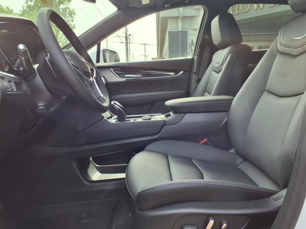 new 2025 Cadillac XT5 car, priced at $54,210