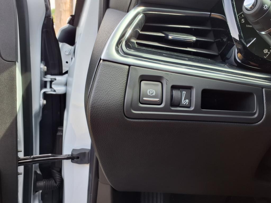 new 2025 Cadillac XT5 car, priced at $54,210
