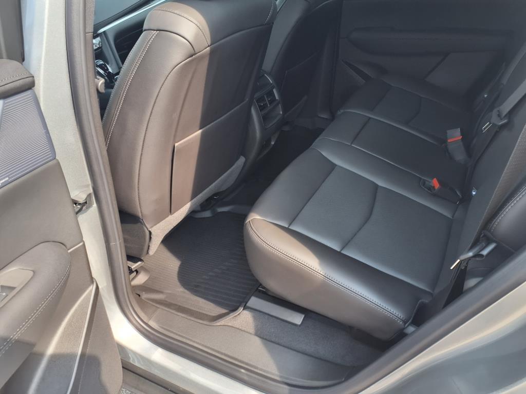 new 2025 Cadillac XT5 car, priced at $50,985