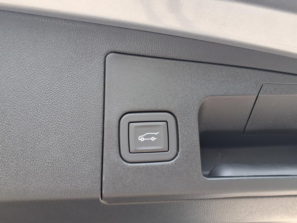 new 2025 Cadillac XT5 car, priced at $50,985