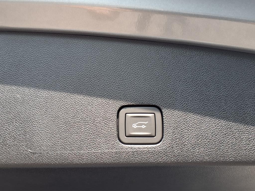 new 2025 Cadillac XT6 car, priced at $58,155
