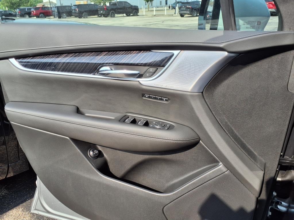 new 2025 Cadillac XT6 car, priced at $58,155