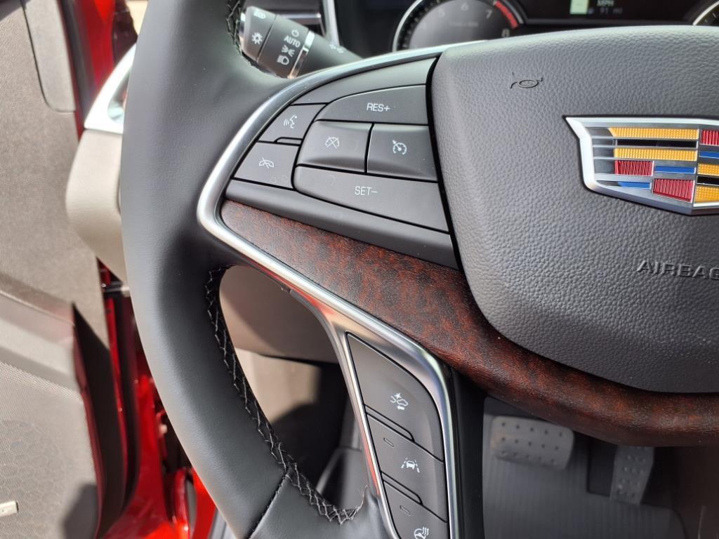 new 2025 Cadillac XT5 car, priced at $56,555