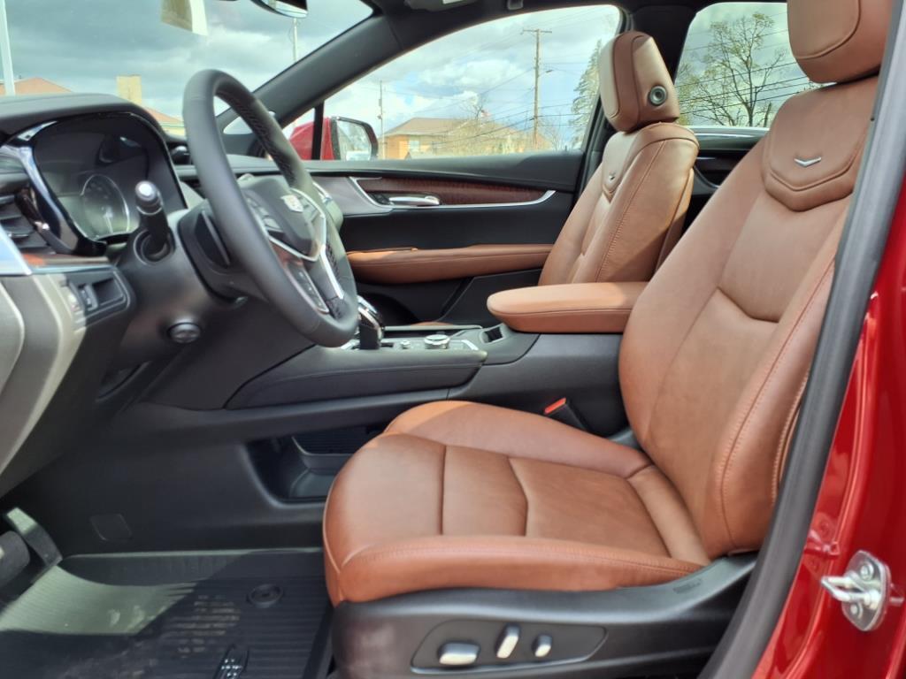 new 2025 Cadillac XT5 car, priced at $56,555