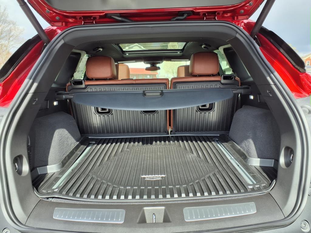 new 2025 Cadillac XT5 car, priced at $56,555