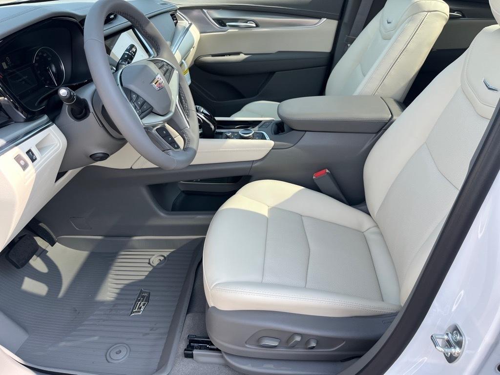 new 2025 Cadillac XT5 car, priced at $53,240
