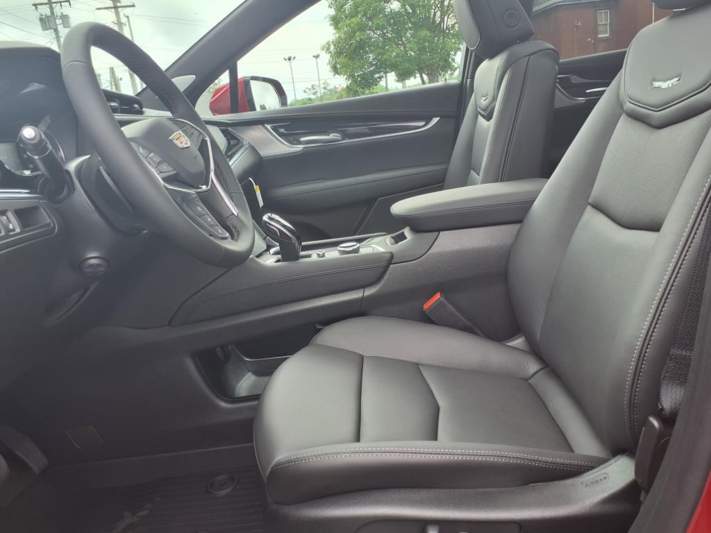 new 2025 Cadillac XT5 car, priced at $52,210
