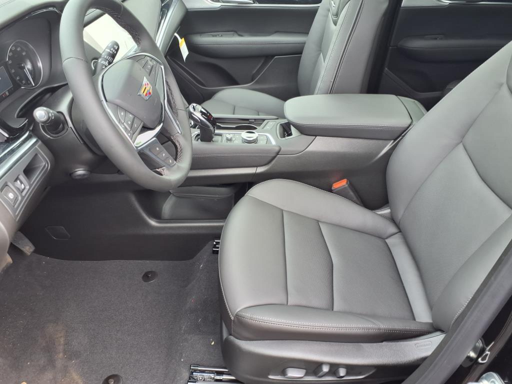 new 2025 Cadillac XT5 car, priced at $53,610