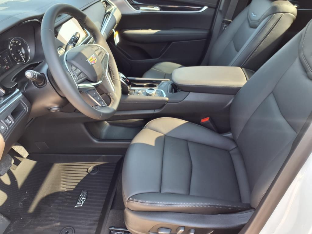 new 2025 Cadillac XT5 car, priced at $54,210