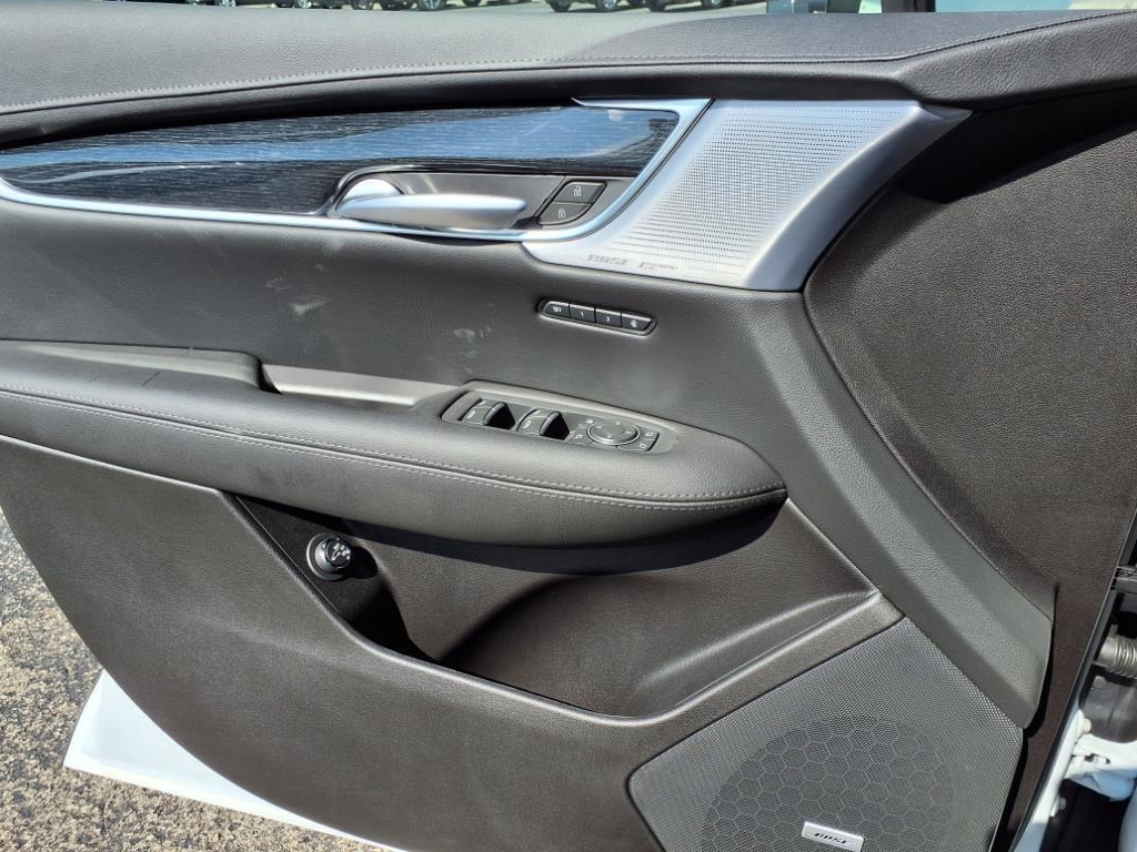 new 2025 Cadillac XT5 car, priced at $54,210