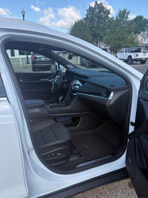 used 2024 Cadillac XT5 car, priced at $43,900