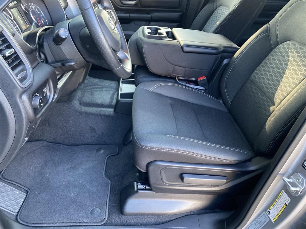 new 2025 Ram 1500 car, priced at $43,578
