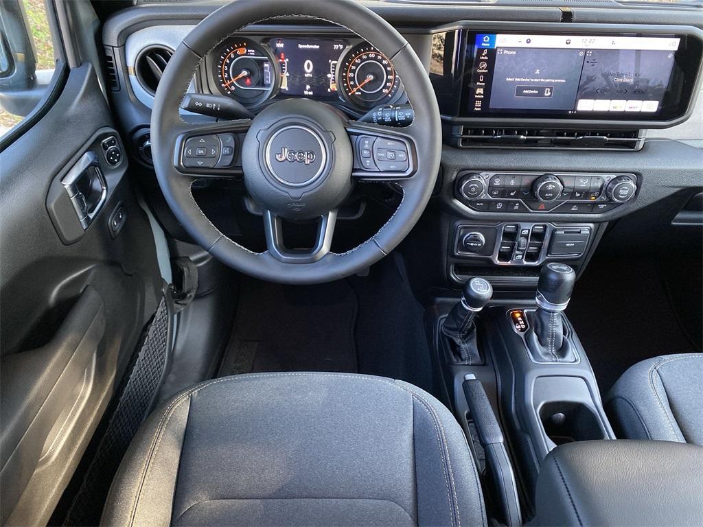 new 2025 Jeep Wrangler car, priced at $46,306