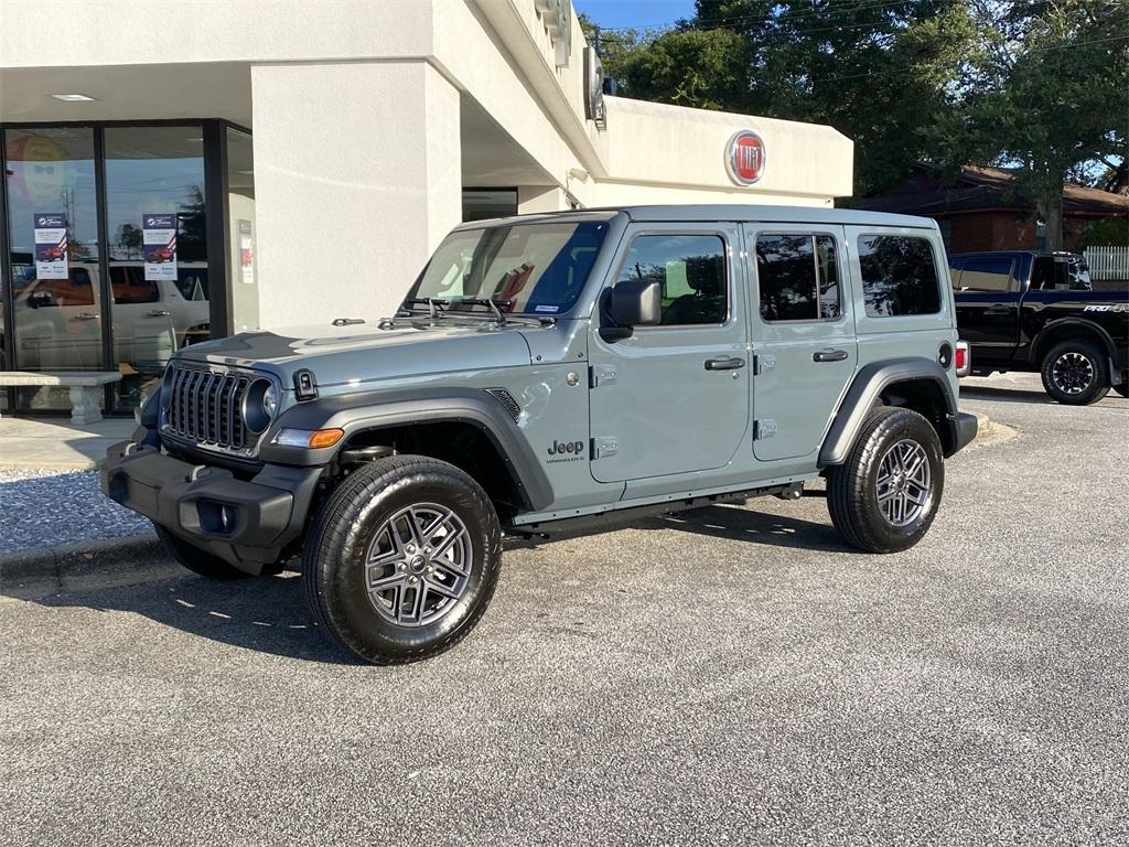 new 2025 Jeep Wrangler car, priced at $46,306