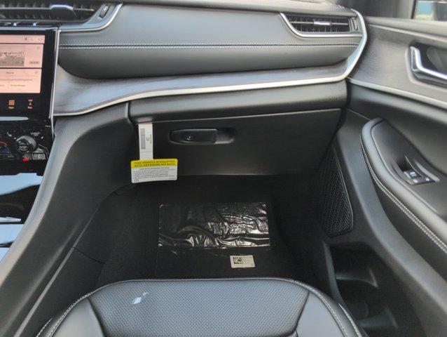 new 2025 Jeep Grand Cherokee car, priced at $47,332