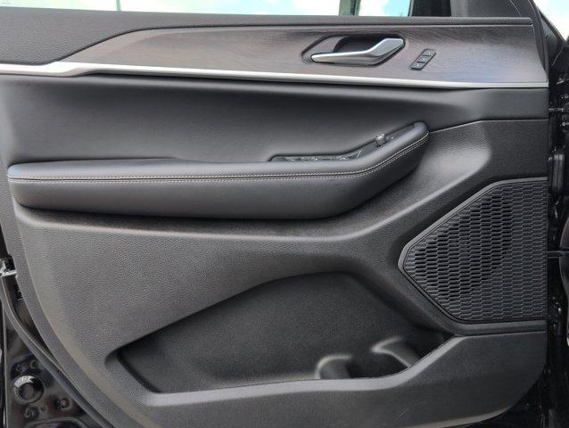new 2025 Jeep Grand Cherokee car, priced at $47,332