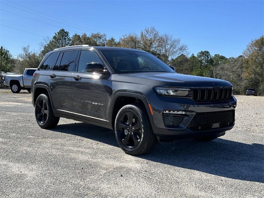 new 2025 Jeep Grand Cherokee car, priced at $52,955