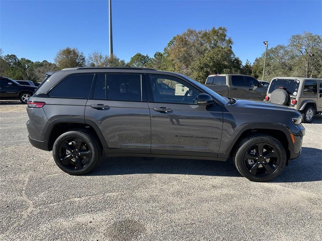 new 2025 Jeep Grand Cherokee car, priced at $52,955