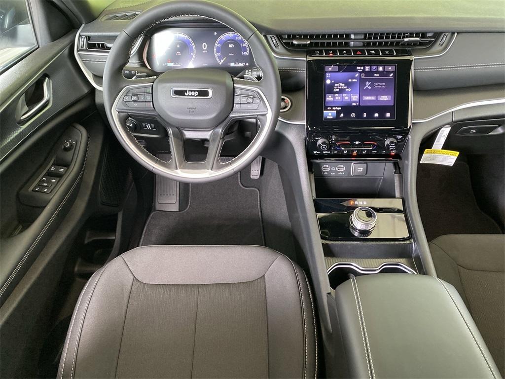 new 2025 Jeep Grand Cherokee car, priced at $36,958