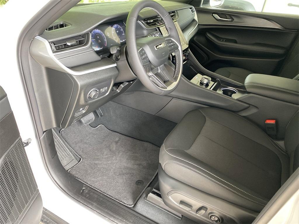 new 2025 Jeep Grand Cherokee car, priced at $36,958