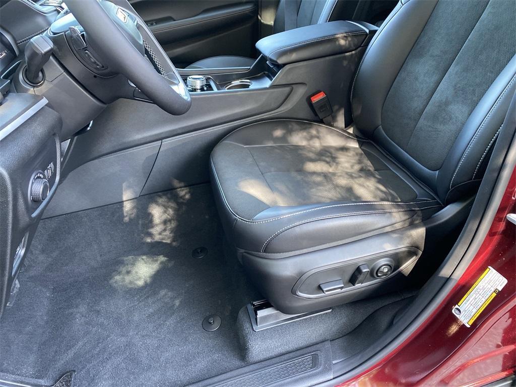 new 2025 Jeep Grand Cherokee car, priced at $41,754