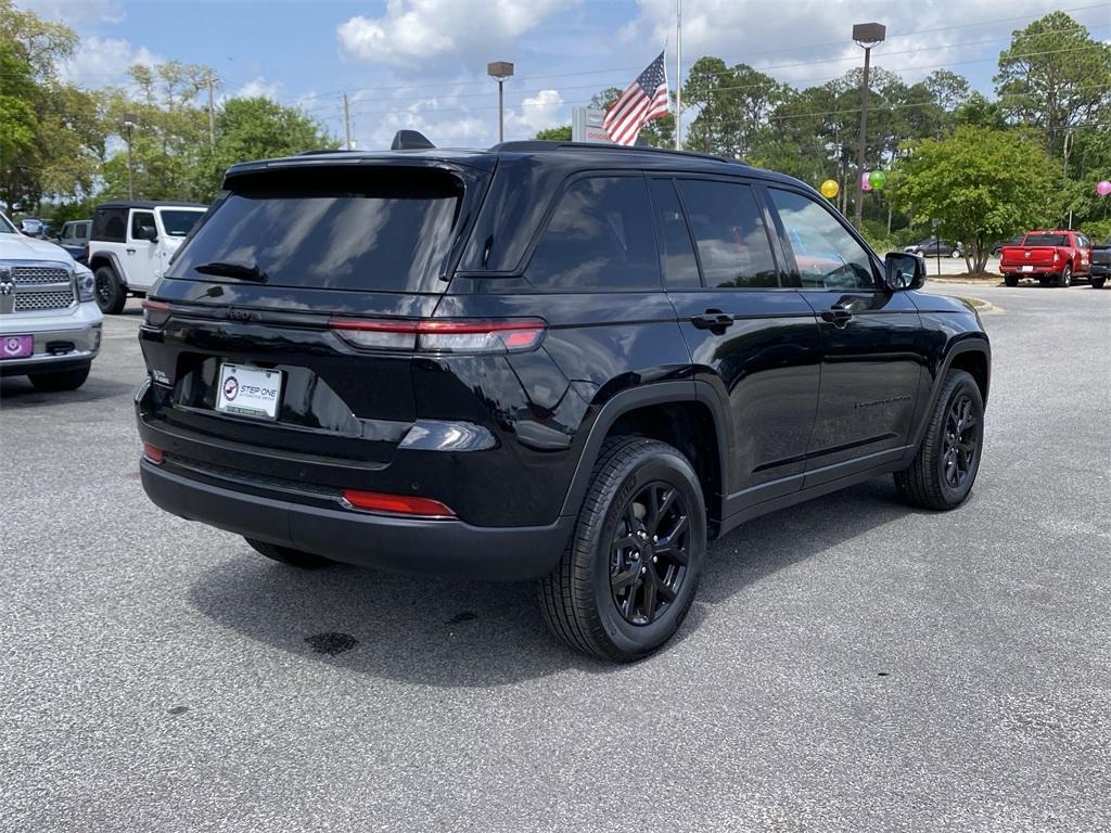 new 2025 Jeep Grand Cherokee car, priced at $40,905