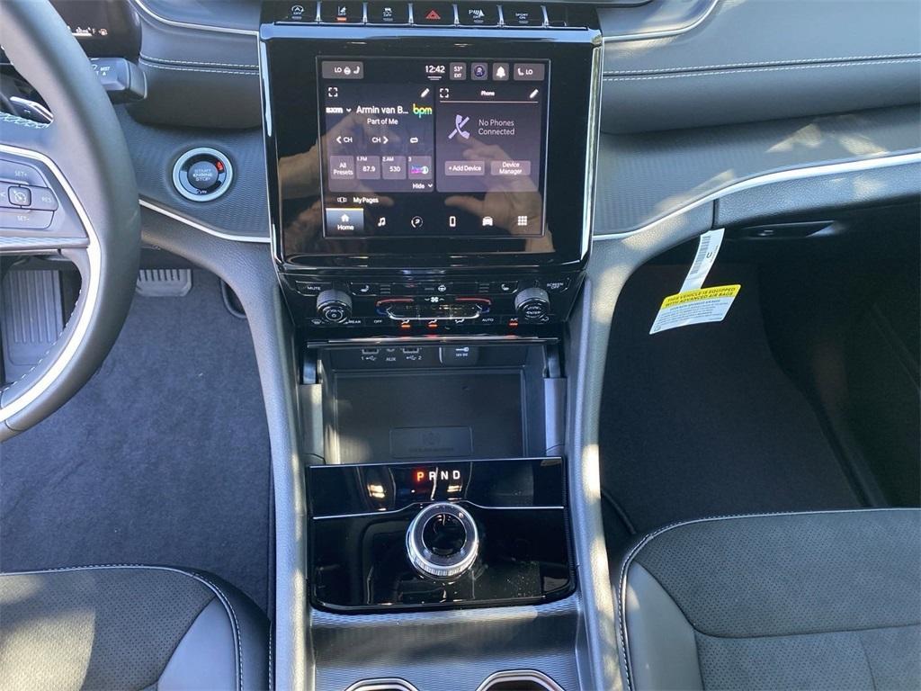 new 2025 Jeep Grand Cherokee car, priced at $40,905
