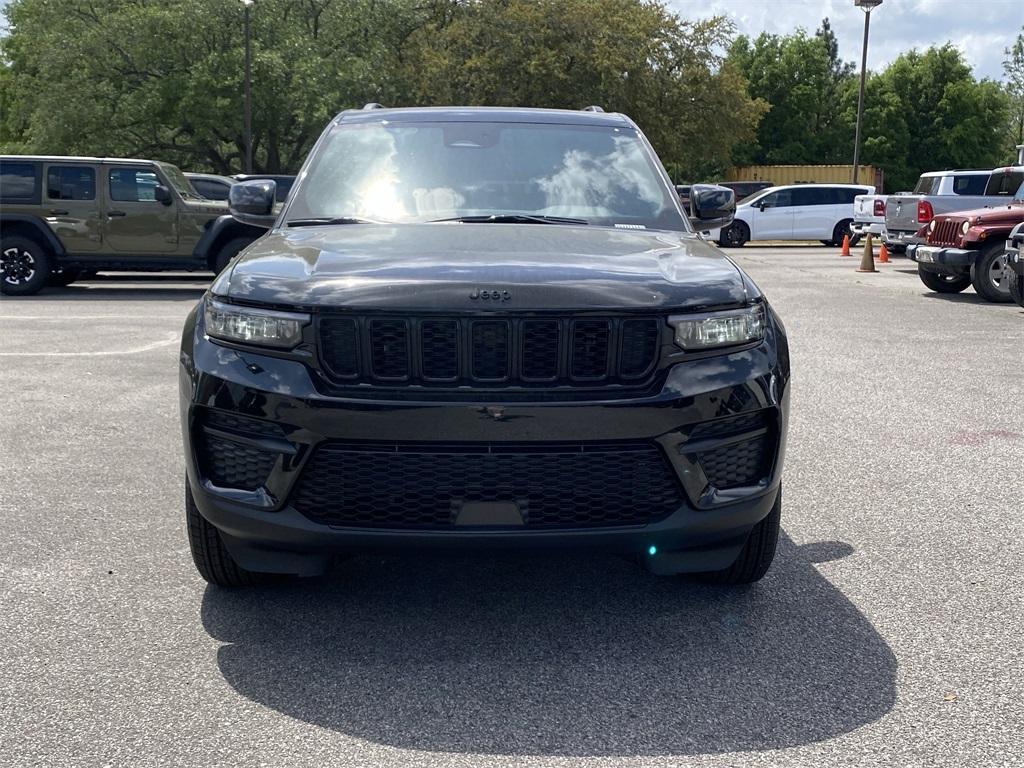 new 2025 Jeep Grand Cherokee car, priced at $40,905