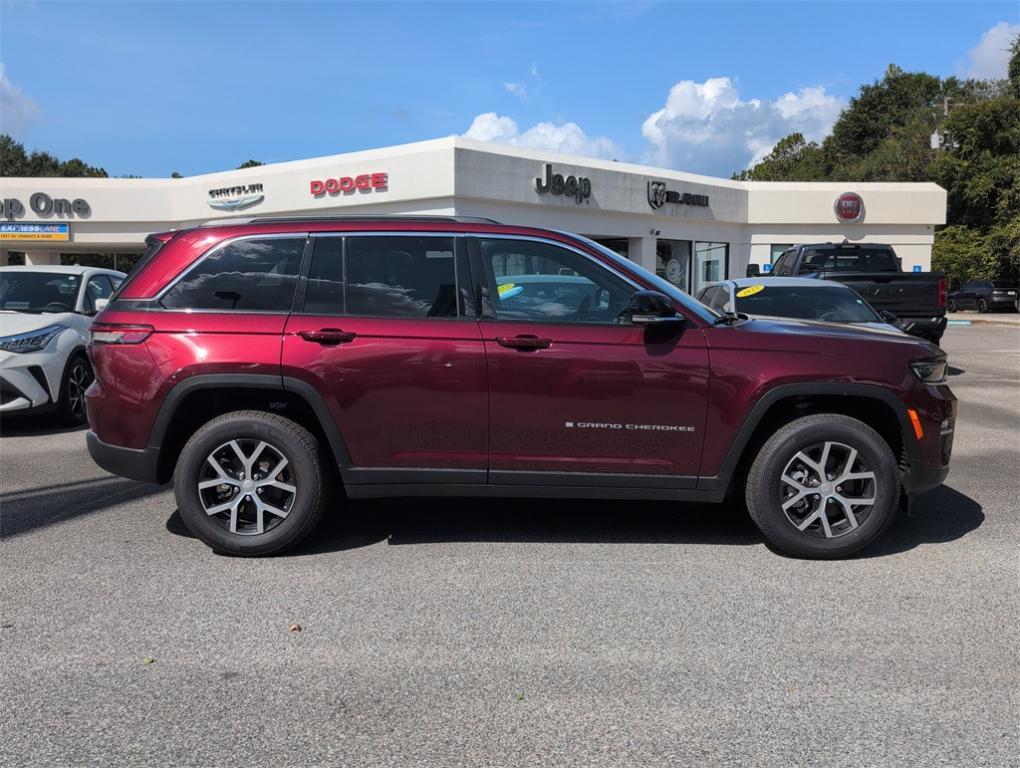 new 2025 Jeep Grand Cherokee car, priced at $41,987