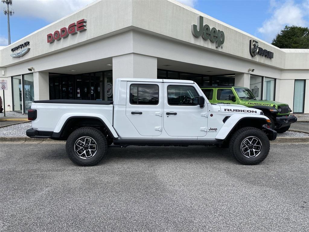 new 2025 Jeep Gladiator car, priced at $57,305