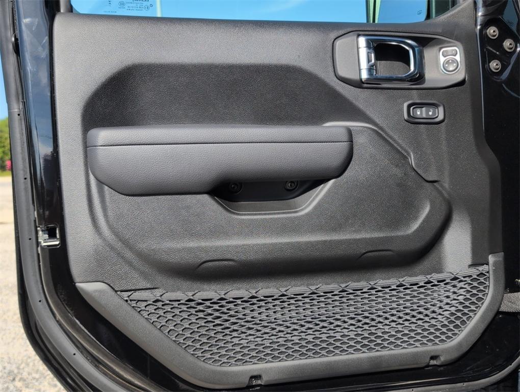 new 2025 Jeep Wrangler car, priced at $44,806