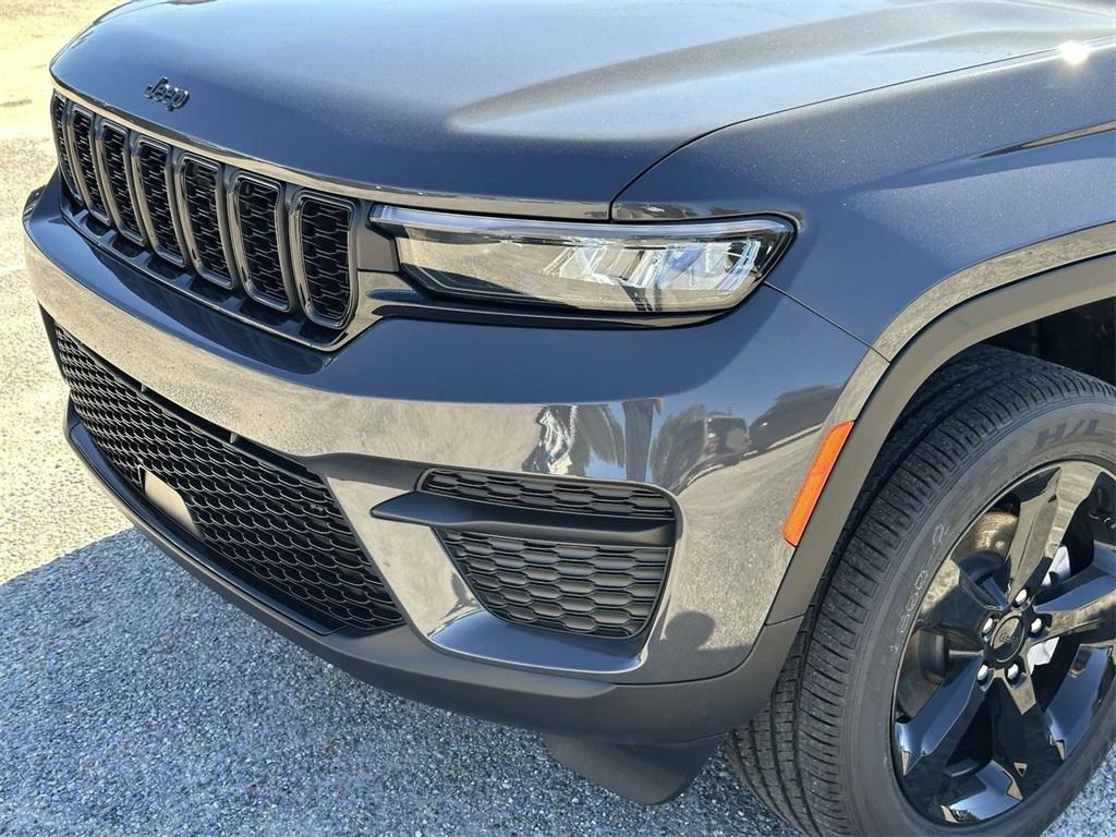 new 2025 Jeep Grand Cherokee car, priced at $45,670