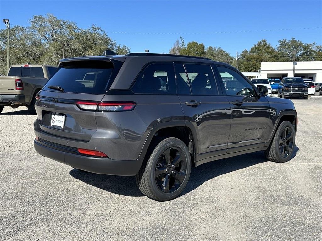 new 2025 Jeep Grand Cherokee car, priced at $45,670