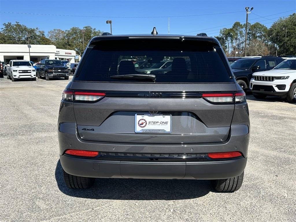 new 2025 Jeep Grand Cherokee car, priced at $45,670