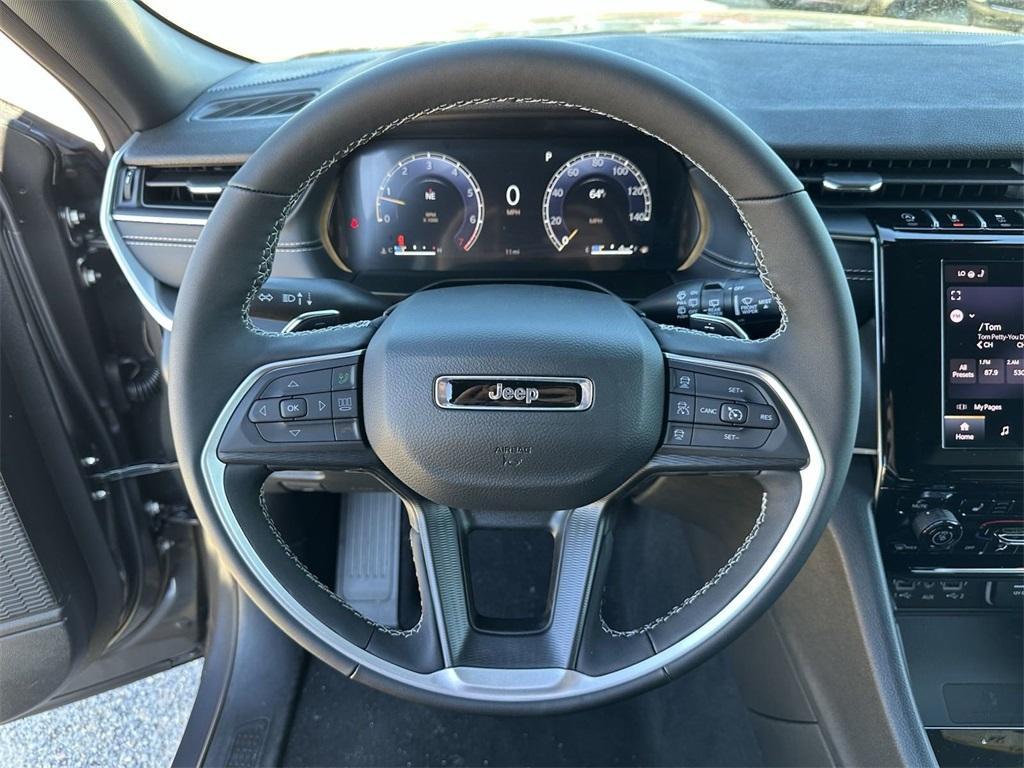 new 2025 Jeep Grand Cherokee car, priced at $45,670