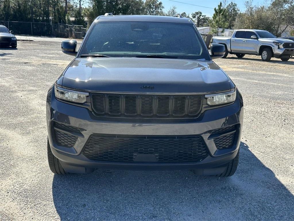 new 2025 Jeep Grand Cherokee car, priced at $45,670