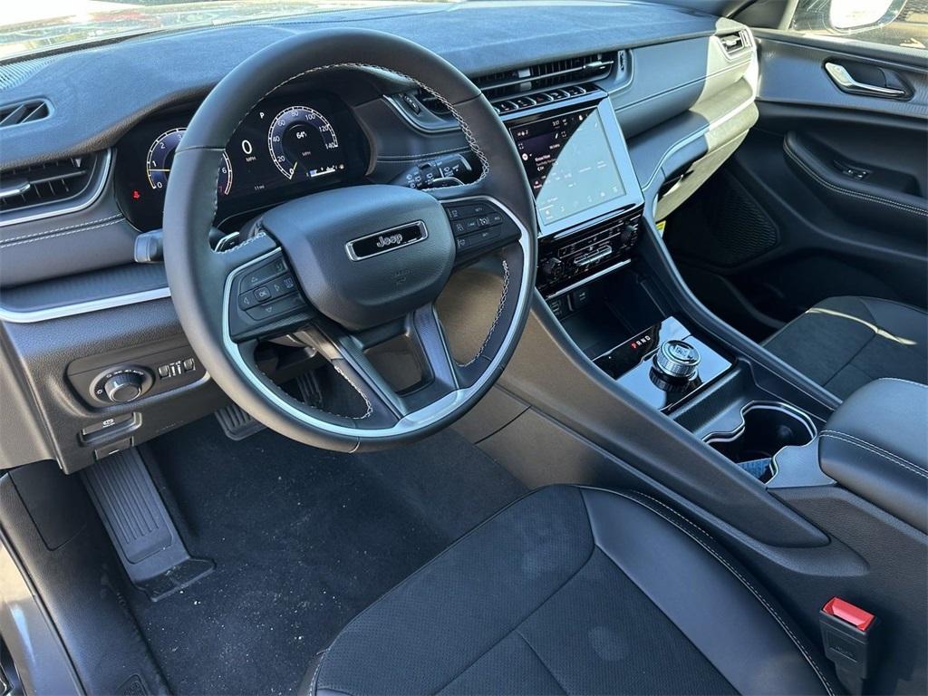 new 2025 Jeep Grand Cherokee car, priced at $45,670