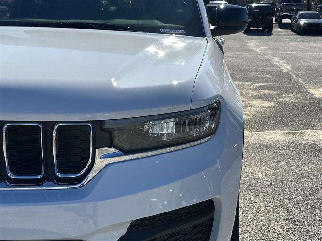 new 2025 Jeep Grand Cherokee car, priced at $37,320