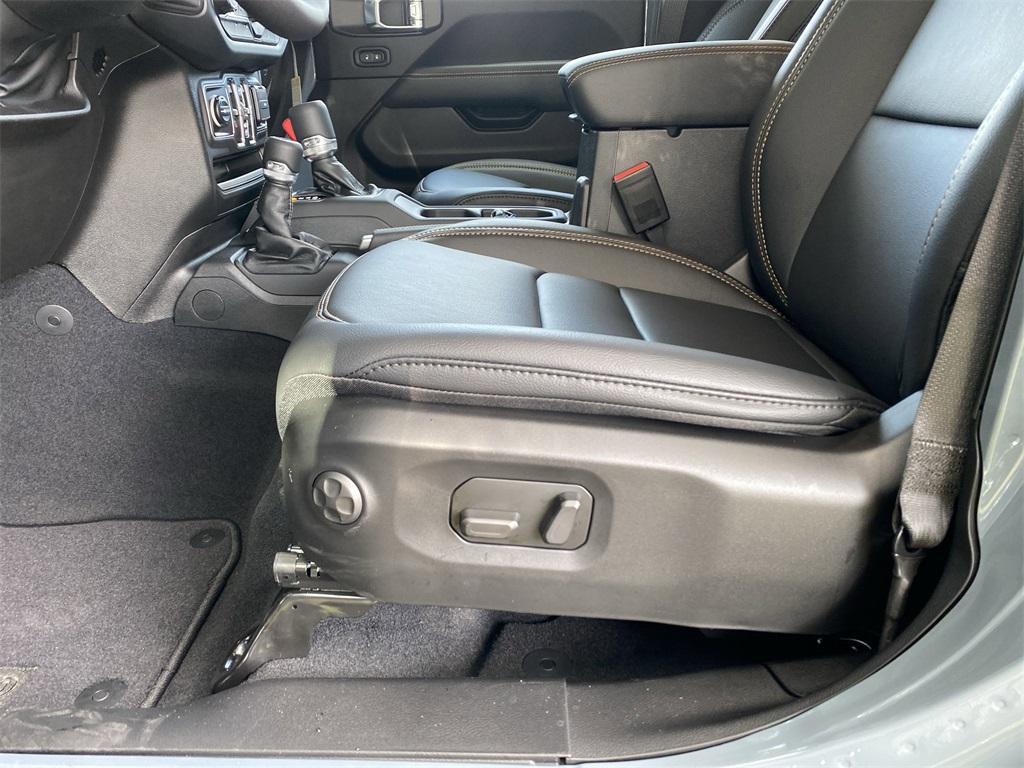 new 2025 Jeep Gladiator car, priced at $43,789