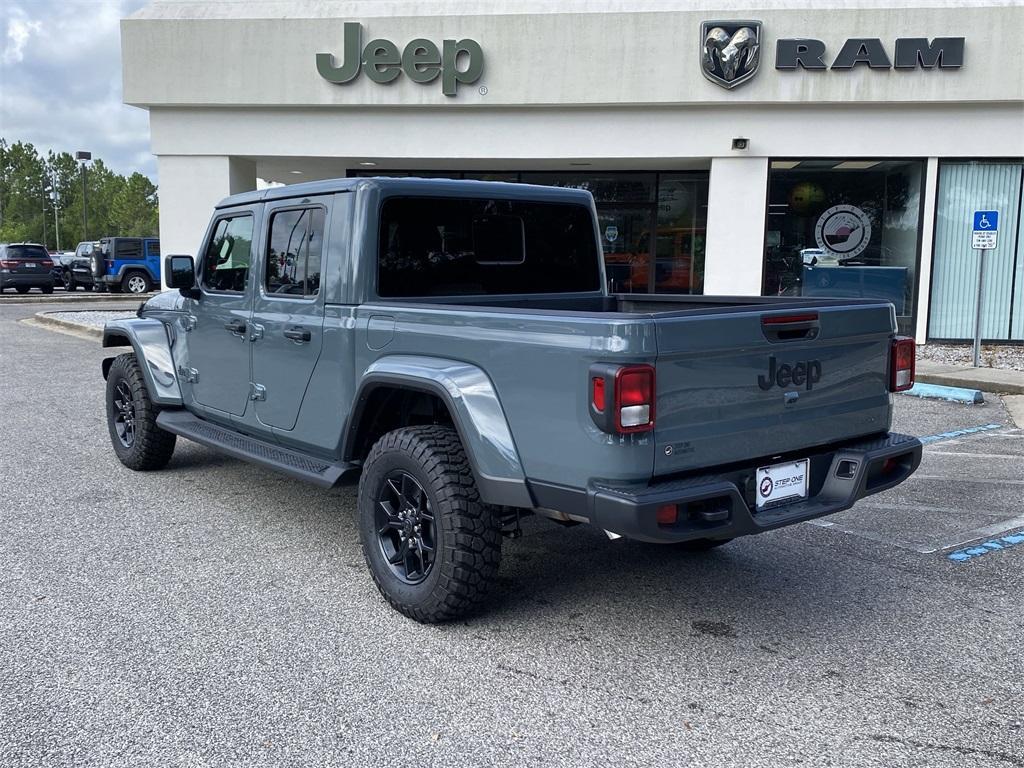 new 2025 Jeep Gladiator car, priced at $43,789